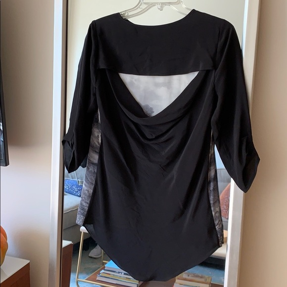 BCBG black/gray Top with 3/4 sleeves & open back - Picture 4 of 4